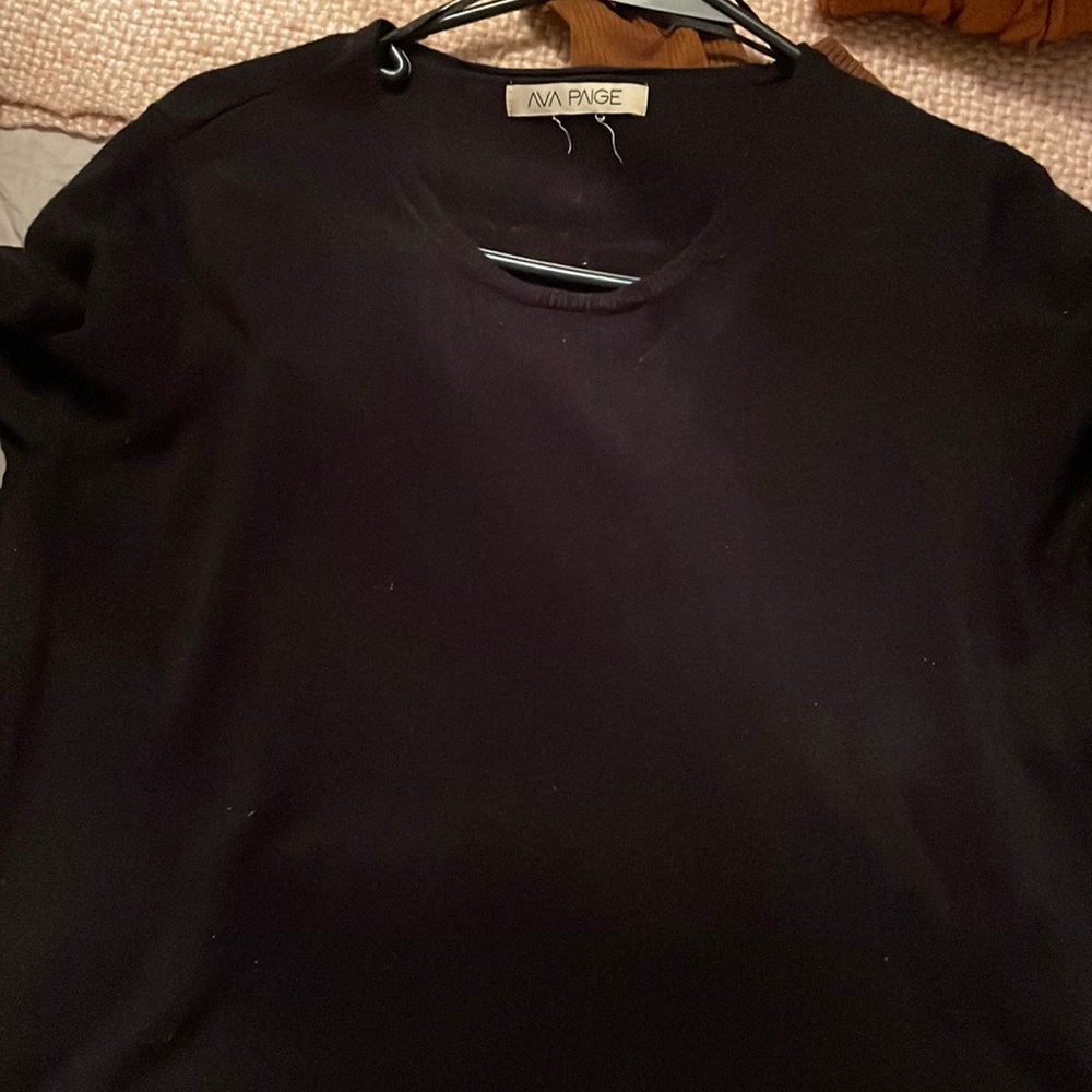 Black basic sweater